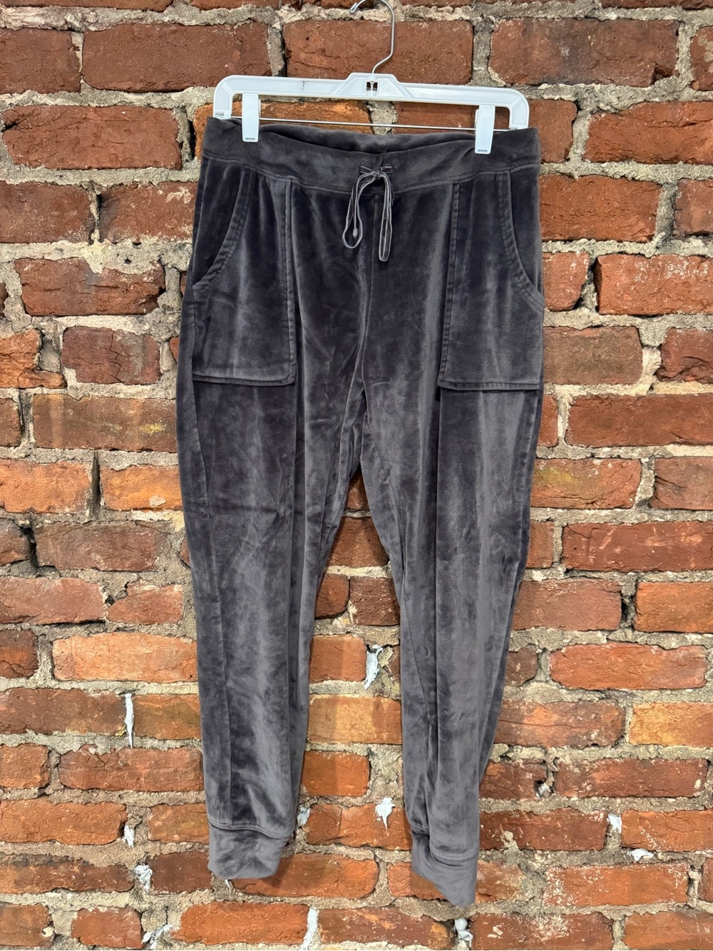 House of Harlow 1960 Nicole Richie Women’s Charcoal Gray Velour Jogger Pants
